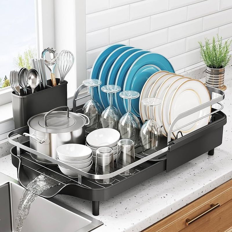 How To Fake A Deep Clean 10 Visual Tricks And 7 Spotless Secrets That Impress Guests - Decor Hint Display Clean Dishes in Sink Rack