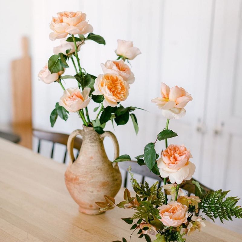 How To Fake A Deep Clean 10 Visual Tricks And 7 Spotless Secrets That Impress Guests - Decor Hint Add a Vase of Fresh Flowers
