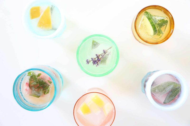 9 July 4th Decor Ideas (That Aren't Red, White & Tacky) - Decor Hint Botanical Ice Cubes