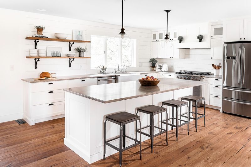 9 Signature Decor Elements That Capture The Heart Of Iowa Homes - Decor Hint Classic Shaker-Style Cabinets