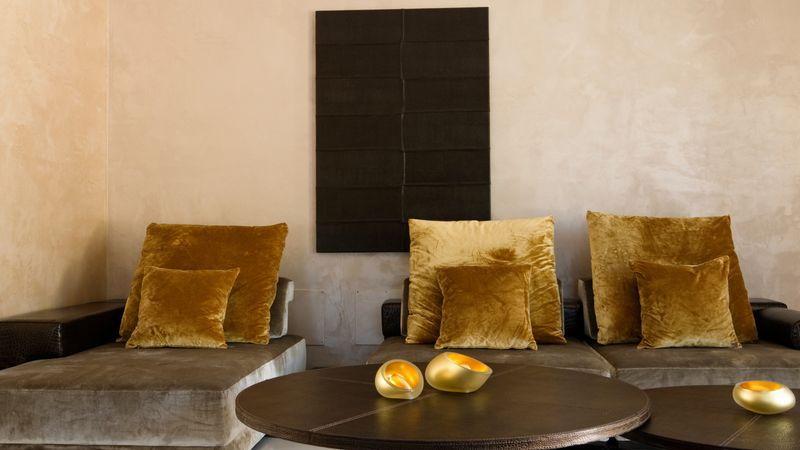 Sponge-Painted Walls