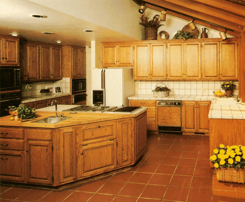 16 Vintage 1970s Kitchen Designs That Will Make You Feel Nostalgic - Decor Hint Brown And Tan Tile Combinations