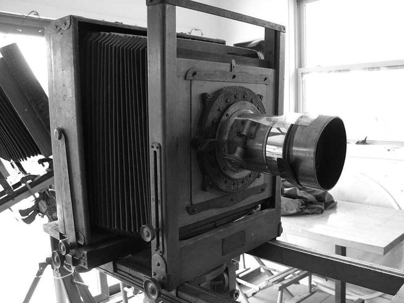 Score Big On 14 Rare 1900s Finds Discovered In Virginia's Dusty Attics - Decor Hint Old Photographic Equipment