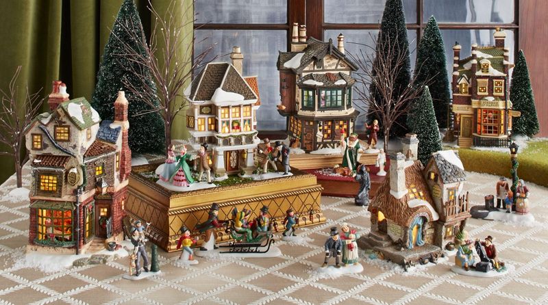 10 Items In Your Home That Are Worth Less Than You Would Think And 9 That Are Practically Worthless - Decor Hint Holiday decorations filling storage bins