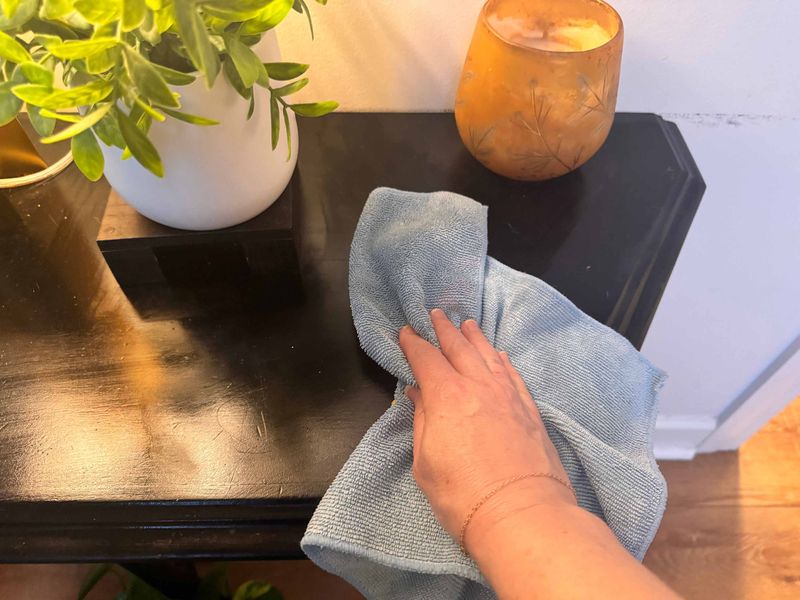 9 Tiny Chores That Instantly Make Your Home Look Tidier, No Spending Required, Just Smart Decluttering - Decor Hint Clear Surface Dust Traps