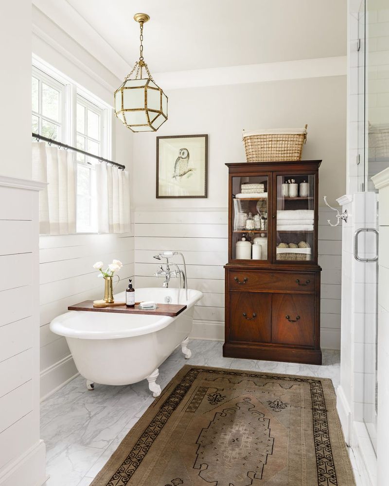 10 Must Toss Items In A Wisconsin Home And 10 Pieces To Treasure - Decor Hint Cast Iron Clawfoot Tubs (Treasure)