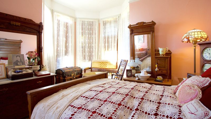 Shelton McMurphey Johnson House In Eugene Showcases Victorian Charm Inside And Out - Decor Hint Classic Victorian Interior Features
