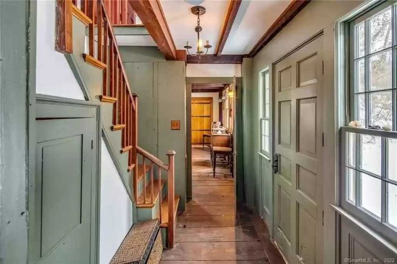 15 Photos Of A Lovely 1756 Miles Messenger House In Connecticut - Decor Hint Grand Entry Hallway