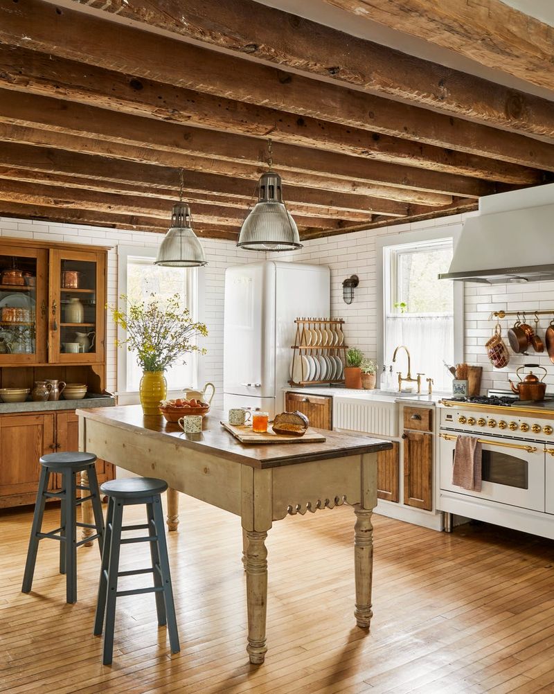 11 Country-Inspired Trends That Are Replacing Farmhouse Kitchens And 5 We Don't Wanna See In Their Place - Decor Hint Reclaimed Wood Beams and Accents