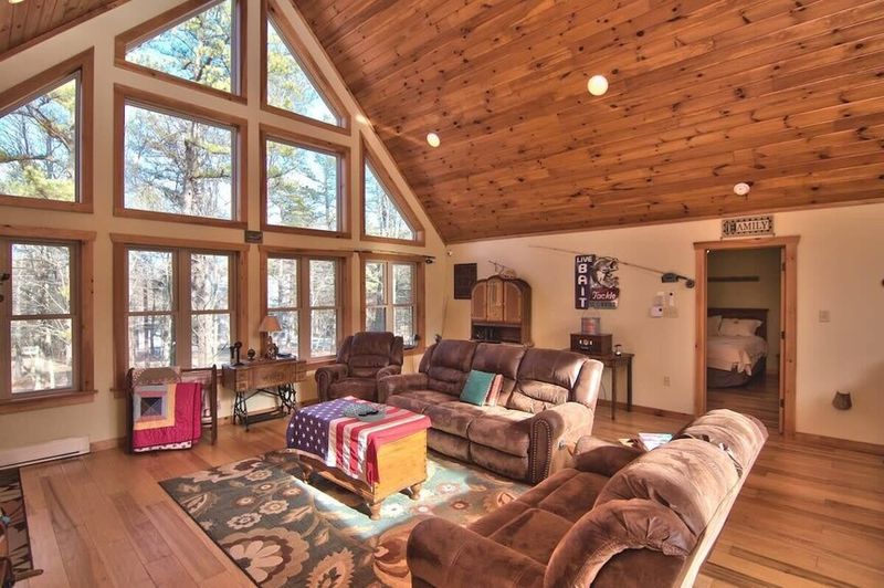 Rug Styles You'll Spot In Cozy Pennsylvania Living Rooms - Decor Hint Cabin-Worthy Wildlife Motifs