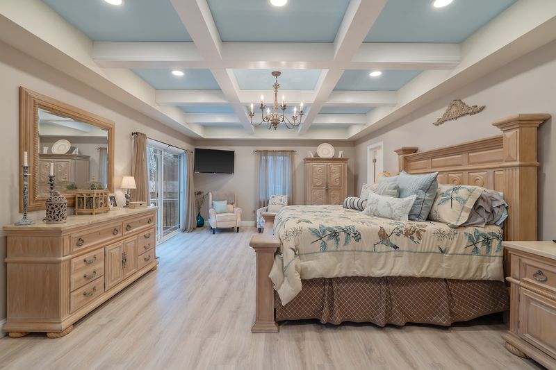 6 Modern Features Syracuse Buyers Are Starting To Avoid + 3 They've Always Skipped - Decor Hint Overly Large Master Suites