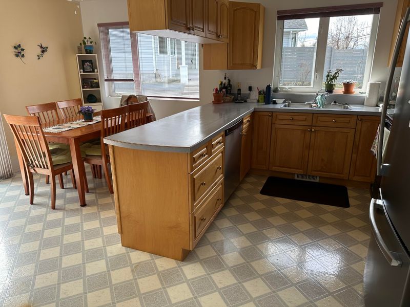 11 Outdated Kitchen Trends In Kentucky, And 9 Classics That Never Go Out Of Style - Decor Hint Busy Patterned Linoleum Flooring Makes Heads Spin