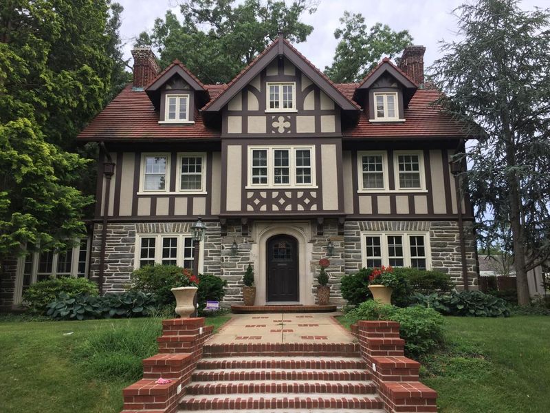 I've Watched Illinois Architecture Evolve And These 17 Styles Could Disappear By 2030 - Decor Hint Tudor Revival Homes