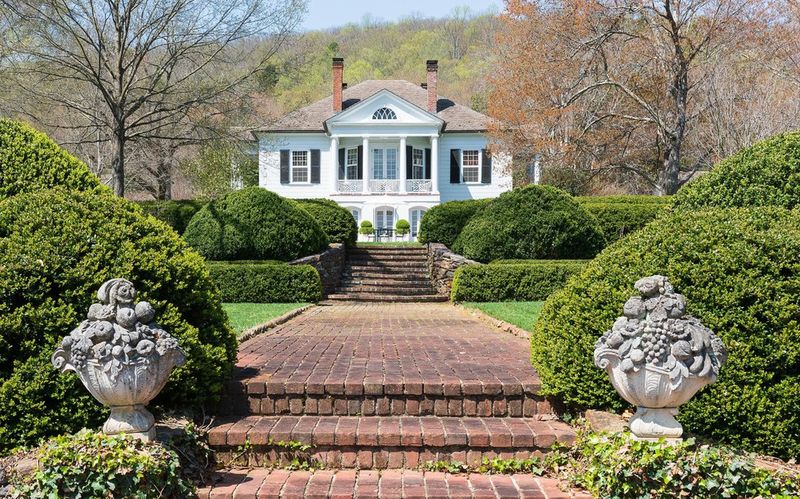 Inside 22 Historic Virginia Homes That Feel Frozen In Time - Decor Hint Edgemont Estate: Jefferson's Only Residential Design Still Standing