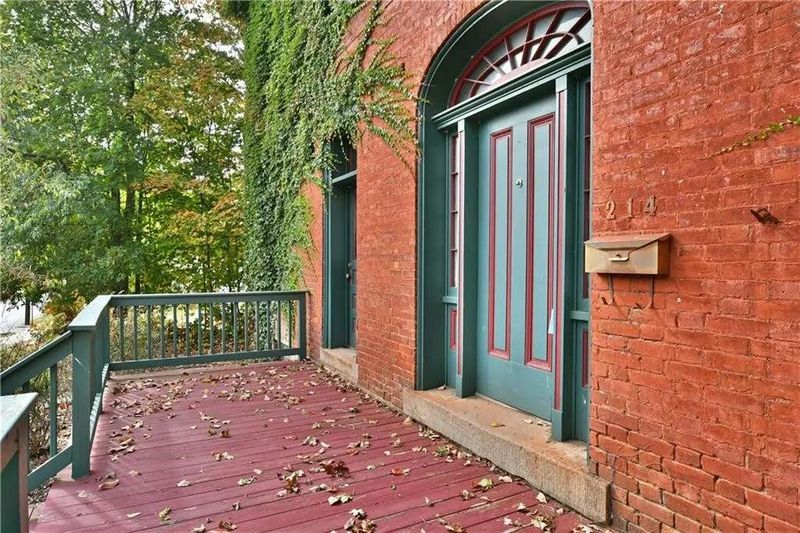 9 Classic Entryway Styles You'll See In Pennsylvania's Old Towns - Decor Hint Federal Fanlight Doorways