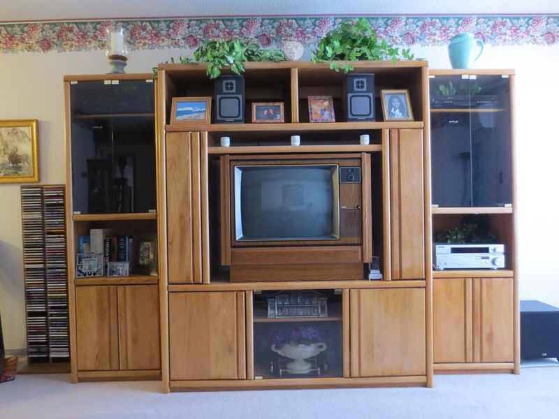 What Not to Keep: 13 Living Room Eyesores Still Found In Warner Robins Homes - Decor Hint Oak TV Cabinets From The 1990s