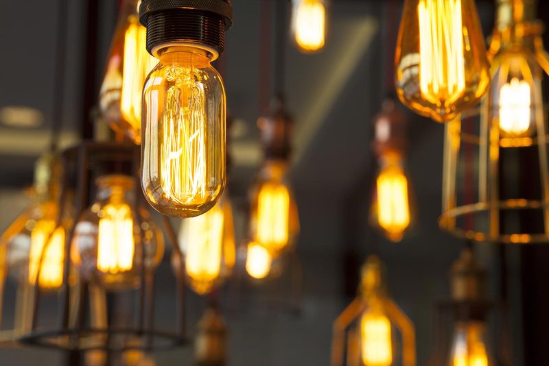 12 Decorating Styles That Are Officially Out - Decor Hint Edison Bulb Overexposure