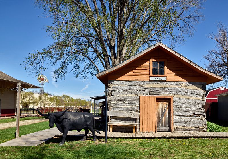23 Legendary Cowboy Hideouts With Stories To Tell - Decor Hint Abilene, Kansas