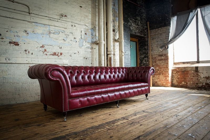 7 Sofa Colors Falling Out Of Style In Georgia, And 7 That Always Work - Decor Hint Burgundy Sofas Are Fading Fast
