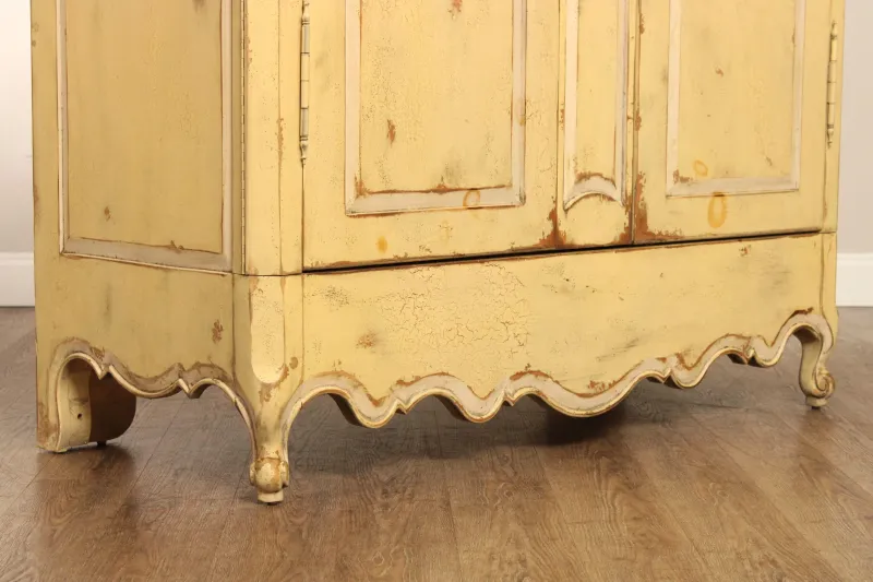 22 French Country Decor Ideas For Every Room - Decor Hint Weathered Wood Furniture