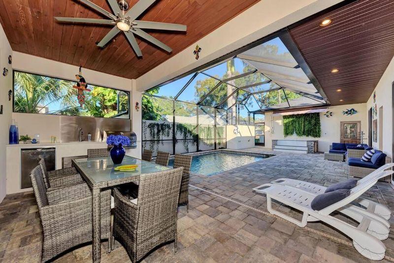 Florida's Most Loved Outdoor Nooks Everyone's Raving About - Decor Hint Courtyard Café Setups