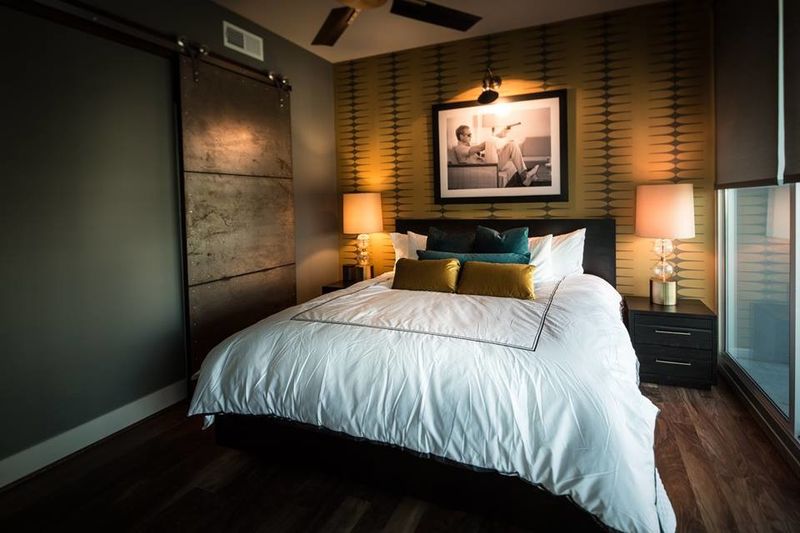 12 Simple Tips To Make Your Living Room Look Expensive And 10 Things You Should Avoid - Decor Hint Dark, Heavy Color Schemes In Small Spaces