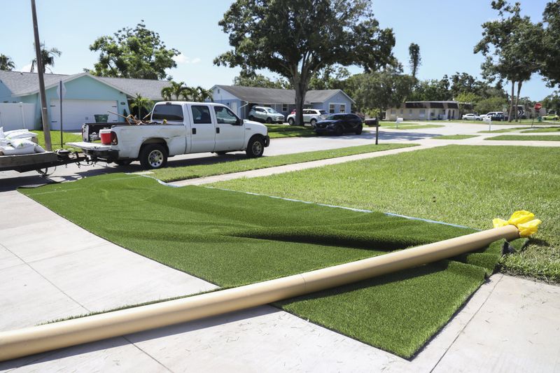 4 Home Features Naples Buyers Are Quietly Passing Over Lately (And 4 They Have Always Avoided) - Decor Hint Synthetic Turf Lawns