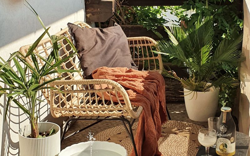 15 Backyard Micro-Oasis Ideas For Small Outdoor Spaces - Decor Hint Cozy Outdoor Seating Nooks