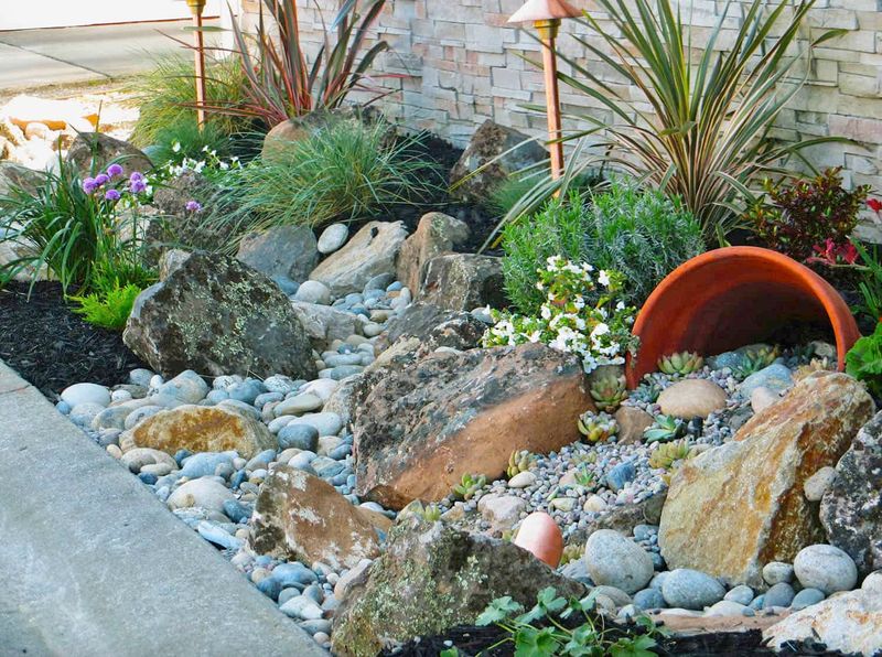21 Sustainable Front Yard Landscaping Ideas With Rocks And Mulch - Decor Hint Succulent Rock Gardens