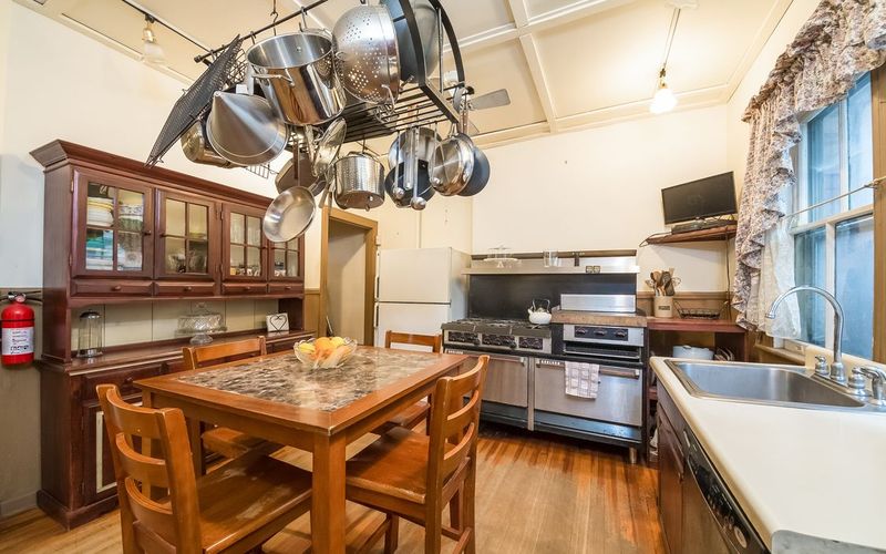 Inside A 1899 Queen Anne Victorian In Poughkeepsie With Stained Glass And Intricate Woodwork - Decor Hint Kitchen