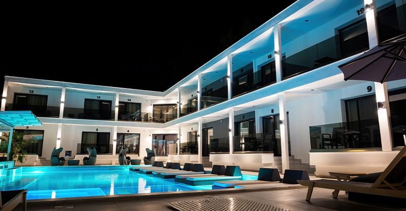 Florida's Real Estate Shift: 9 Home Types Losing Value By 2025 (And 11 Set To Soar) - Decor Hint High-Maintenance Luxury Features