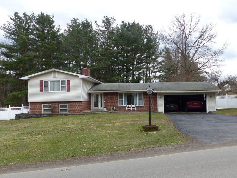 The End Of An Era: 14 Maryland Home Styles Becoming Obsolete By 2030 - Decor Hint Split-Level Facades