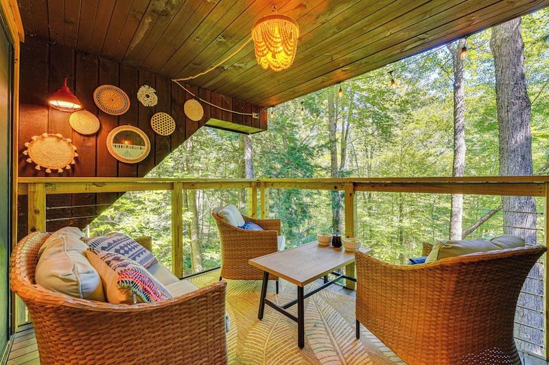 The Vermont Charm: 10 Interior Details Locals Adore - Decor Hint Four-Season Sunrooms