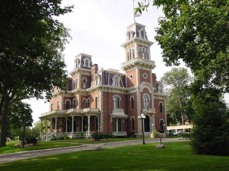 50 Photos Of Famous Historic Houses In Each US State - Decor Hint Terrace Hill, Iowa