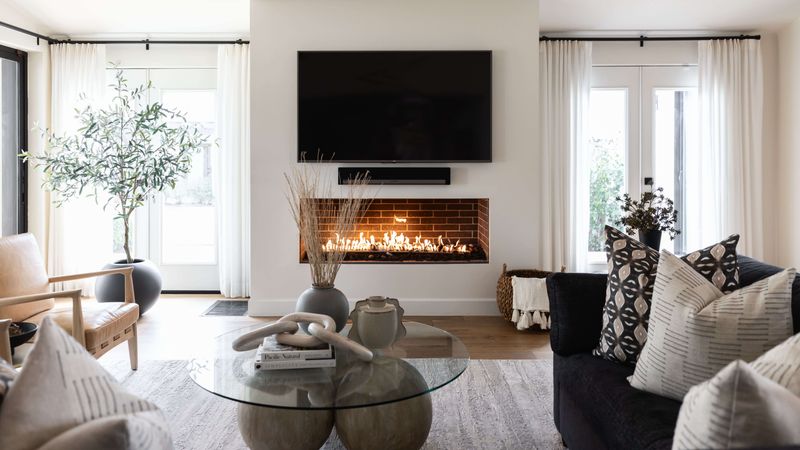Make Your Small Living Room Shine 12 Styling Ideas For More Space And Style - Decor Hint Highlight a Single Focal Point