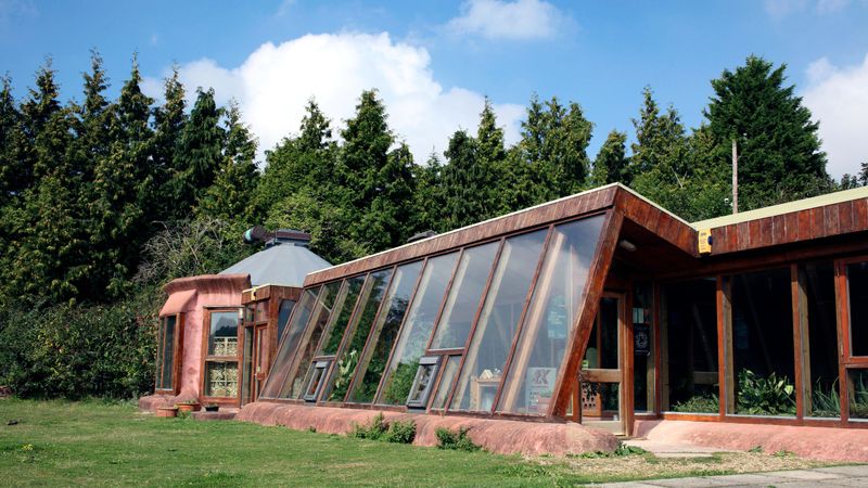 Tour 11 Tiny Homes Built From Recycled Materials - Decor Hint Earthship Brighton