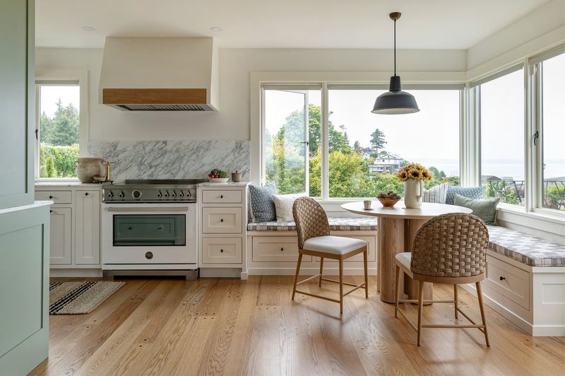 11 Ideas To Steal From The Kitchens Of The 1990s And How To Make Them Actually Look Chic In 2025 - Decor Hint Breakfast Nooks: Cozy Corners Redefined