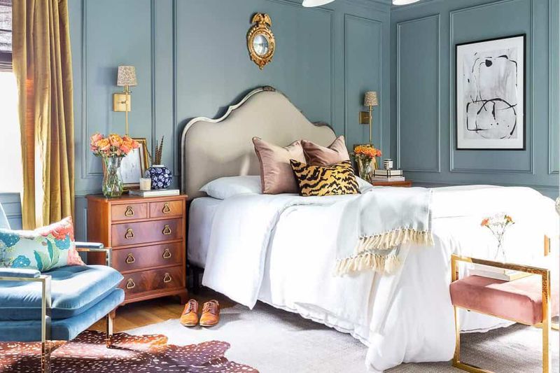 Designers In Iowa Still Use These 5 Antique Decor Elements But Avoid These 5 - Decor Hint Matching Furniture Sets Feel Uninspired
