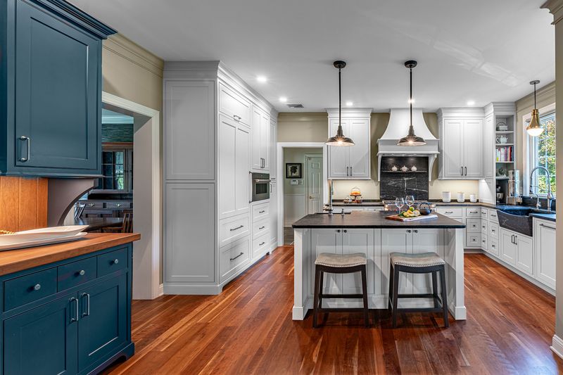 10 Decorating Trends In Pennsylvania Homes That Still Hold Strong (And 3 That Didn't Stand The Test Of Time) - Decor Hint Farmhouse Sinks Make a Splash
