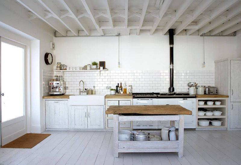 8 Kitchen Cabinet Looks Falling Out Of Style in Alabama And 5 Designers Still Love - Decor Hint Pale Whitewashed Cabinets