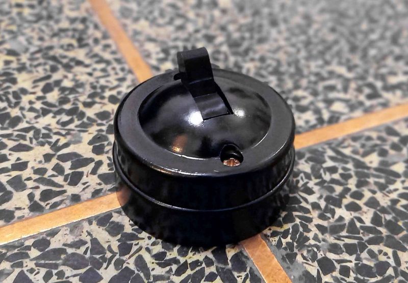 6 Valuable 1900s Interior Antiques (Plus 4 Hidden Gems That Are Worth A Fortune) - Decor Hint Bakelite Light Switches And Hardware