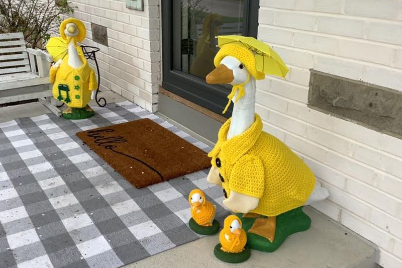 14 Classic Midwest Decorating Styles You Never See In Modern Homes - Decor Hint Wooden Goose With Seasonal Outfits