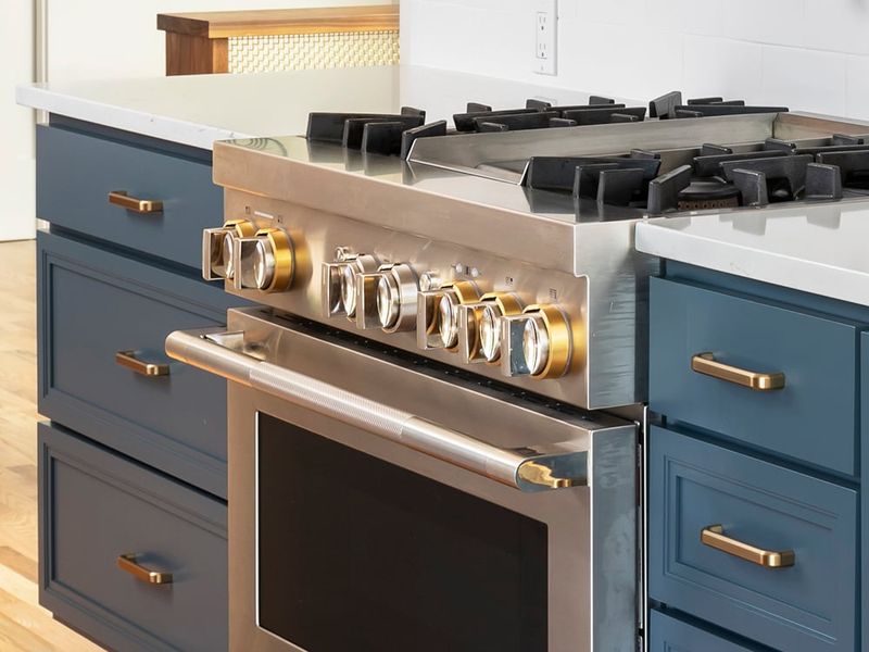 29 Innovative Kitchen Designs Everyone Will Copy Next Year - Decor Hint Mixed Metal Finishes