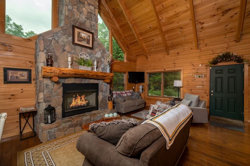 10 Decorating Trends In Pennsylvania Homes That Still Hold Strong (And 3 That Didn't Stand The Test Of Time) - Decor Hint Stone Fireplaces Warm Pennsylvania Winters