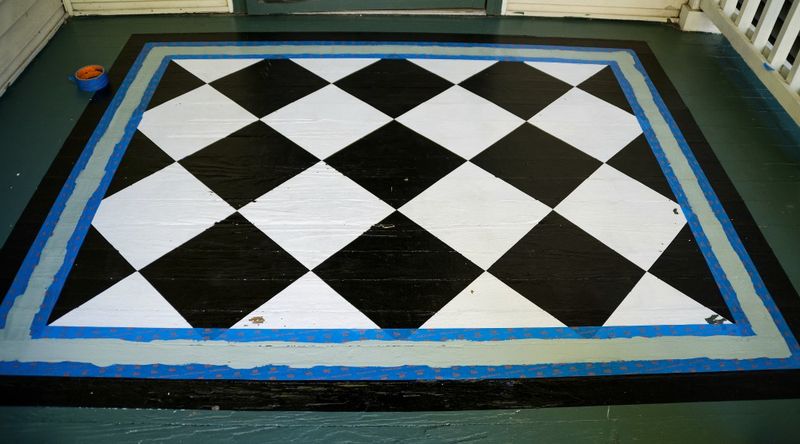 18 DIY Outdoor Decor Ideas That Look Way More Expensive Than They Are - Decor Hint Outdoor Rug Painted on a Deck or Patio Floor
