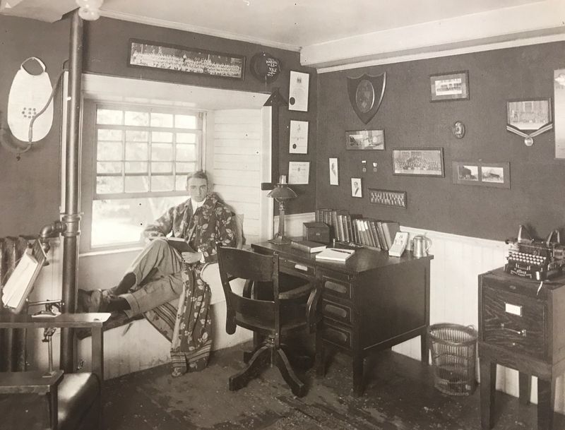 22 Photos That Show What American Homes Truly Looked Like 100 Years Ago - Decor Hint Home Office Corners