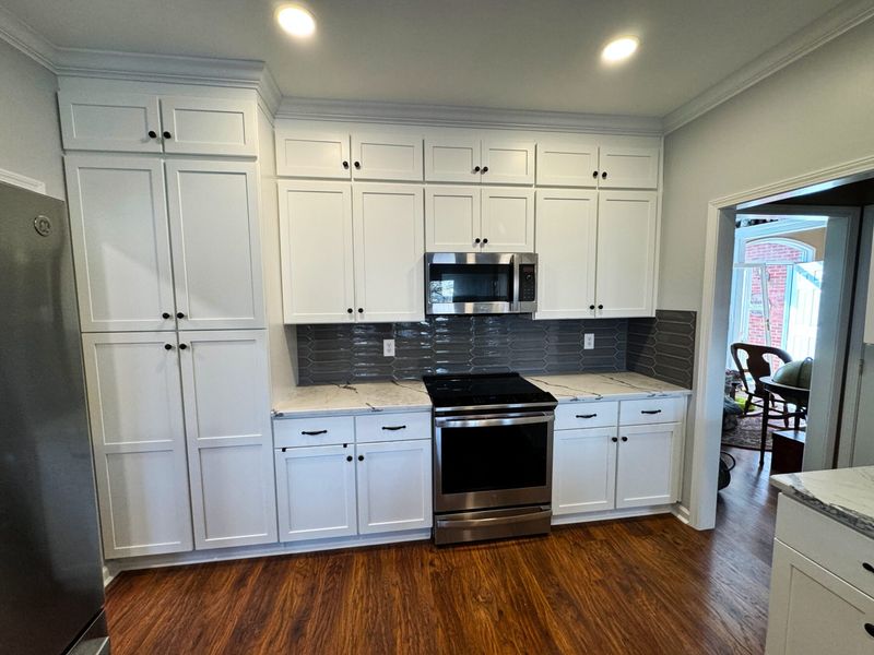 15 Kitchen Dealbreakers Nevada Homebuyers Can't Stand, According To Designers - Decor Hint Insufficient Storage