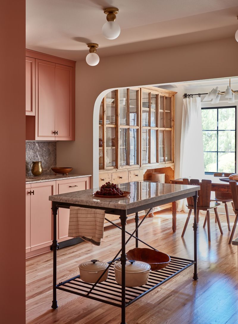 11 Perfect Kitchen Color Combos And 3 That Might Ruin Your Appetite - Decor Hint Soft Blush & Natural Oak