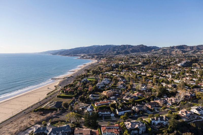 Los Angeles Housing Outlook 13 Properties At Risk Of Decreasing In Value - Decor Hint Pacific Palisades Fire Zones