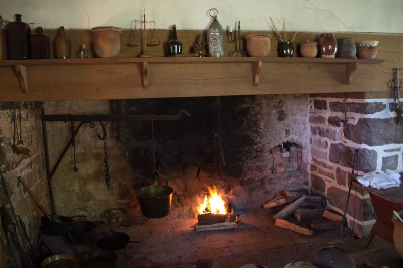 16 Photos Frozen In Time Of A 300-Year-Old Weavers' House - Decor Hint Rustic Hearth